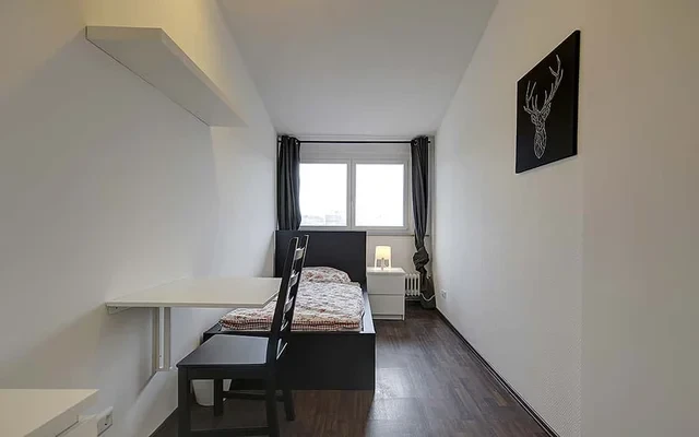 Koenig-Karl-Strasse 84DE-09-013M 0