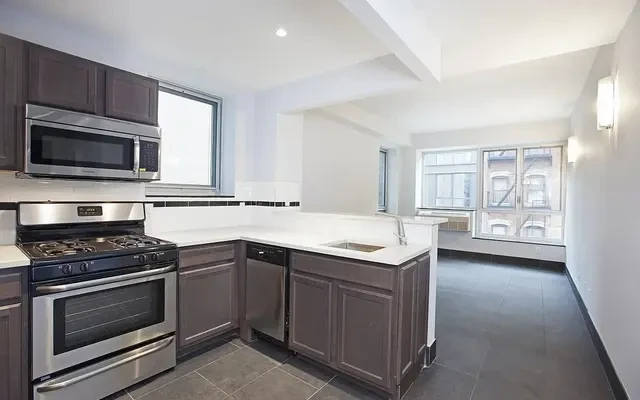 164 Attorney Street 4