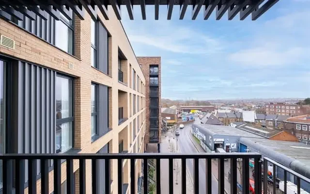 Summerstown, London, SW17 0HF 3