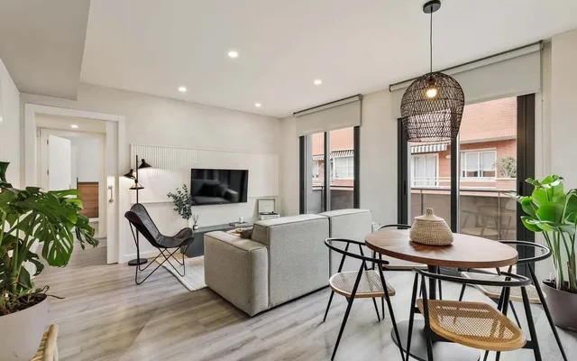 Falco - 2 bedrooms with shared pool in Les Corts 3