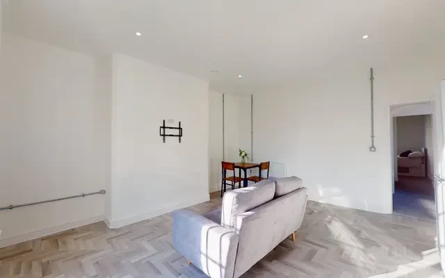 Entire Place·2B···Plumptre Court 2