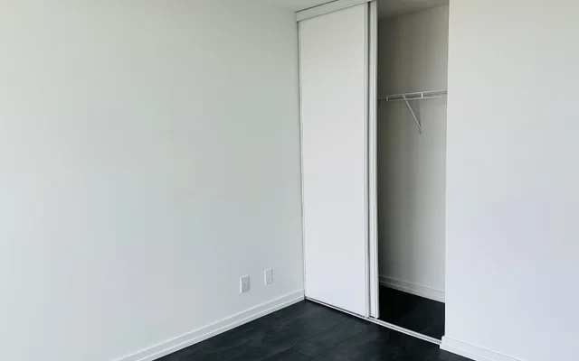 4111 - 7890 Jane St 4