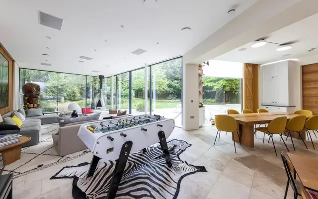 College Road, London, SE21 7BQ 2