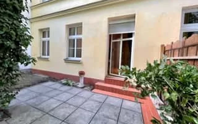 Grosszugig geschnitten und mit Gartenterrasse 1