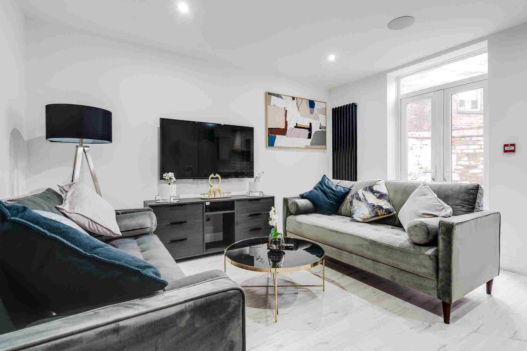 154 Garmoyle road, L15