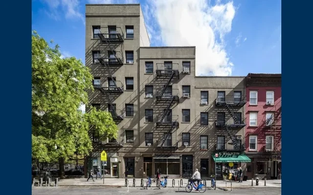 28 Greenwich Avenue 0