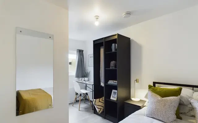 Flat 2, 58 Ruskin Avenue 3