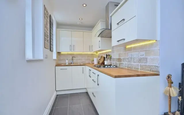 Mornington Court, Mornington Crescent, London, Camden, NW1 7RD 1