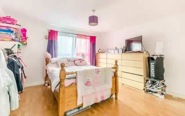 Browning Court, Barons Court, W14 2