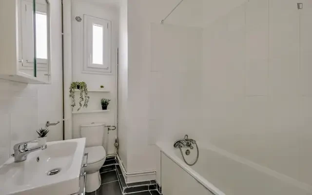 Chambre double, avec balcon, dans un appartement de 3 chambres 3