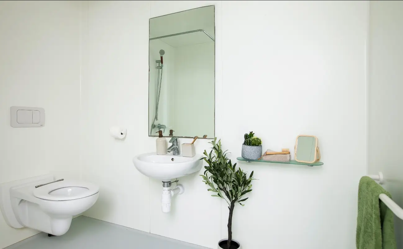 Extra Large Ensuite: Three Bed Flat