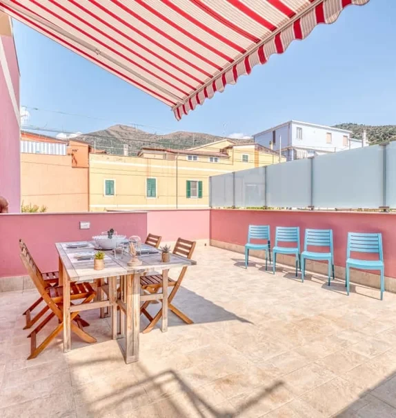 Merlo E - town center & private parking