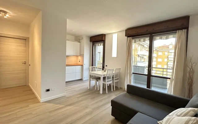 Appartamento con Balcone in Piazza Roma, Pero 4