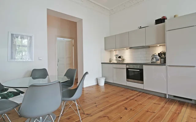 Moderne Altbau-Wohnung WG-geeignet 2