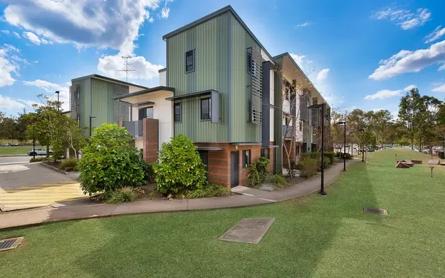 2/37 Sinnathamby Boulevard 0