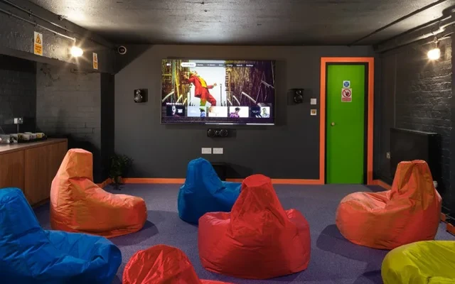 Lit Louise House - London student accommodation - Cinema room