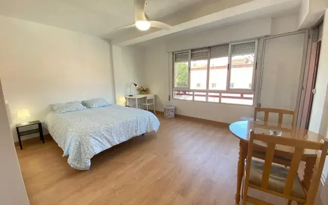 Attractive double bedroom - Madrid student accommodation - Double bedroom