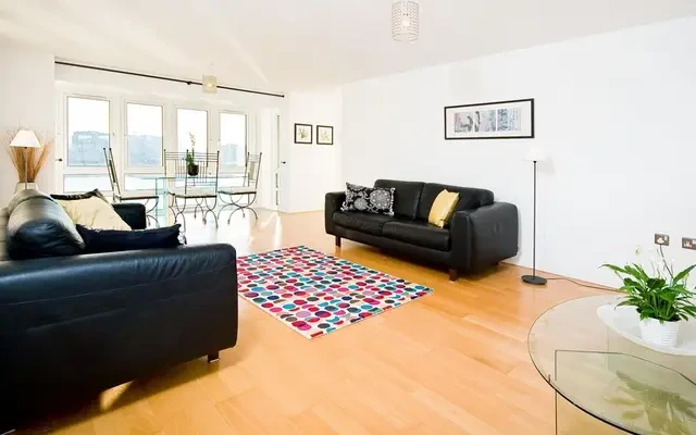 St. Davids Square, London, E14 3WE 0
