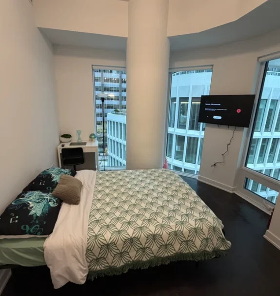 St Patrick St & Dundas St W