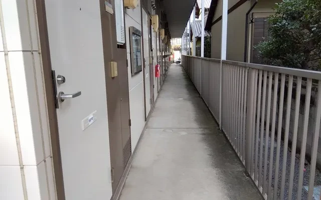 レオパレス坂出 - ที่พักนักศึกษาใน坂出市 ในภาษาไทยคือ "เมืองสากะอิ"