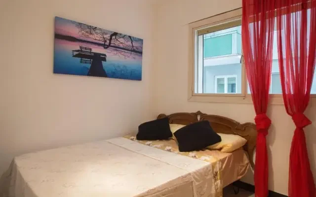 Private Double Bedroom Close to Plaza Espanya just for female tenants 0