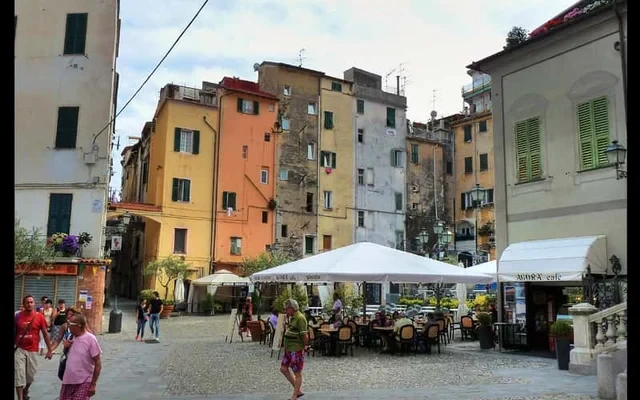 Piccolo alloggio con terrazza, centralissimo. 1