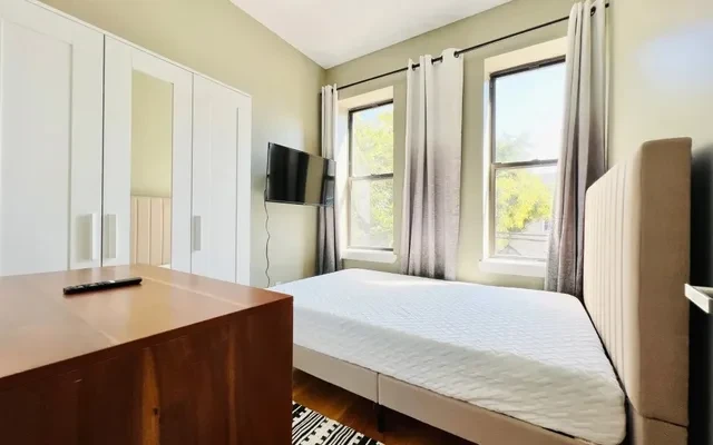 1817 Putnam Avenue, Ridgewood - New York student accommodation - 4 bed 1 bath