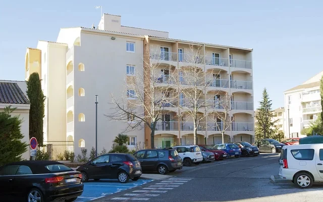 Résidence Etudiant is close to the university town area and has convenient transportation 0
