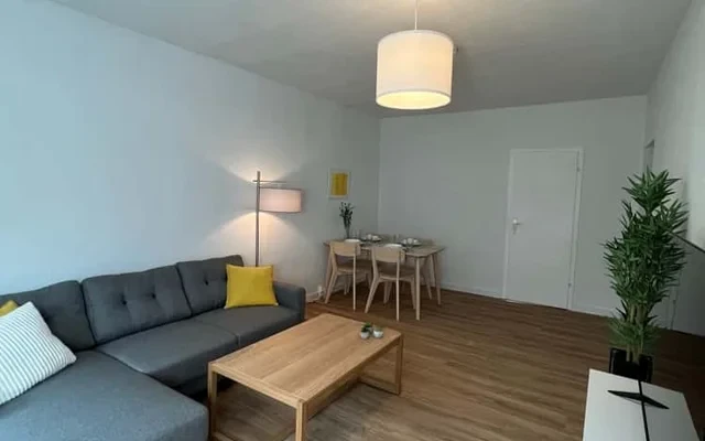 Gio: wunderbares Apartment mit drei Zimmern in unmittelbarer Naehe zur Spree 0