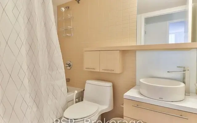 2008 - 25 Carlton St 2