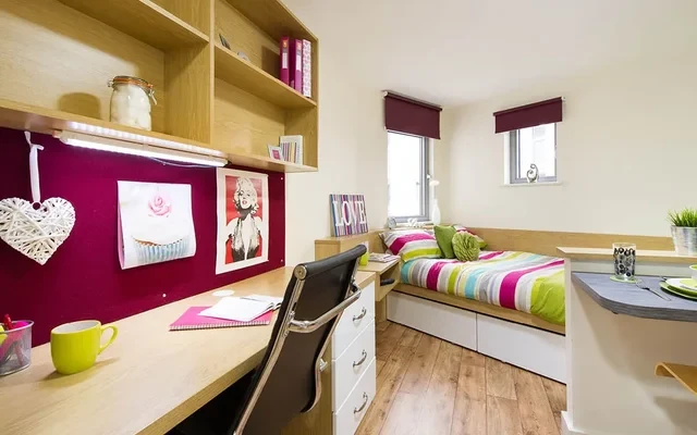 Quebec House 1