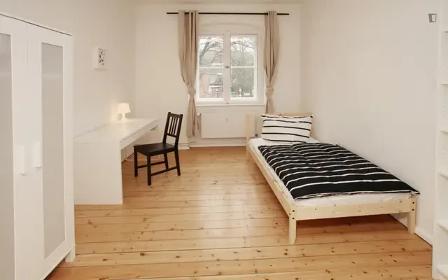 Bright single bedroom in Neukölln 1