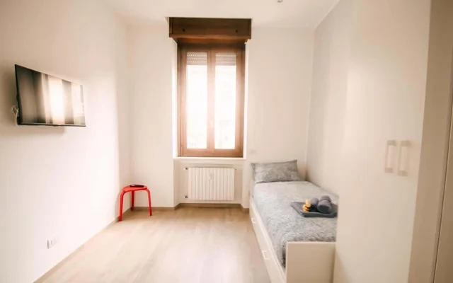 Tre stanze in appartamento condiviso a Milano in via Ennio 3