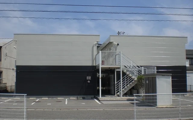 レオパレスモレミ鳴門 - 鳴門市の学生向け宿泊施設 - 202号房间(带独立厨房)