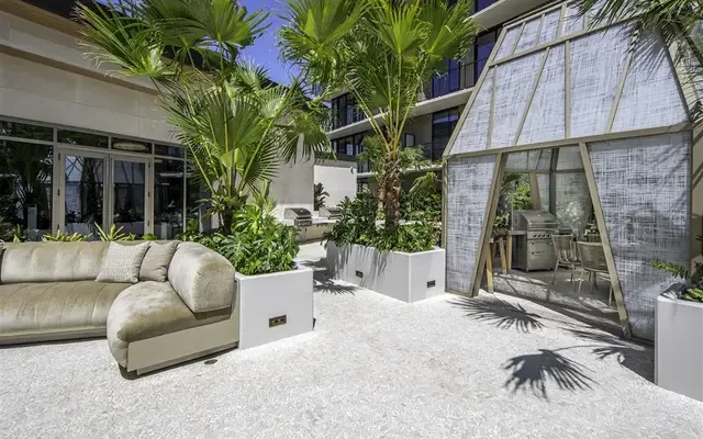 Lilia Waikiki 3