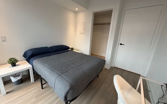 Cherry House - ที่พักนักศึกษาในโตรอนโต้ - Standard Room