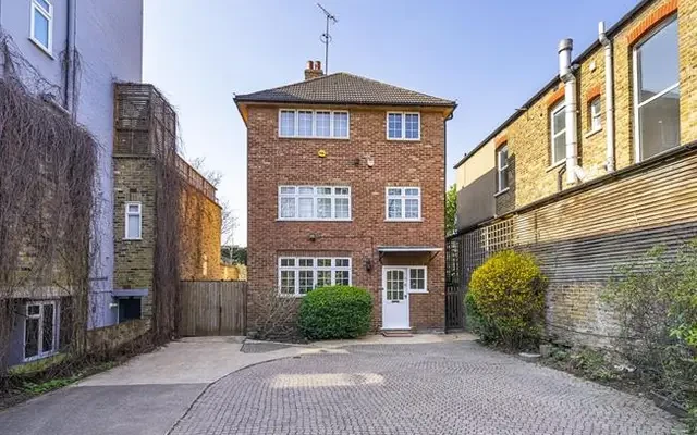 The Avenue, London, W13 8JR 1
