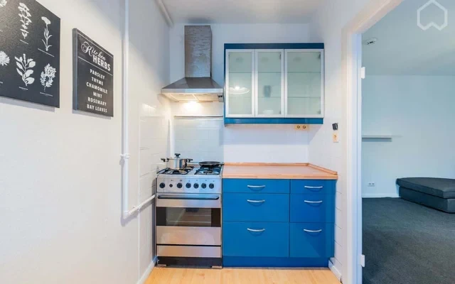 Newly renovated and fully furnished city apartment* Centrally located! 4