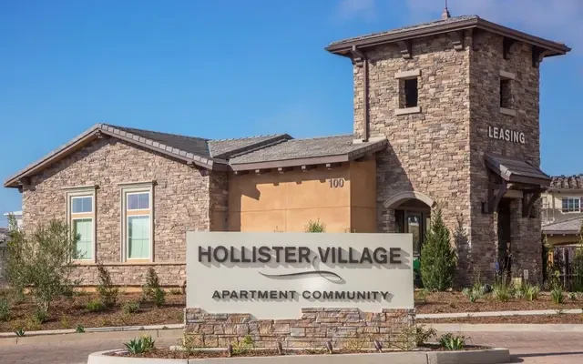 Hollister Village 3