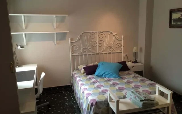 Piso de 5 habitaciones en Extramurs 2