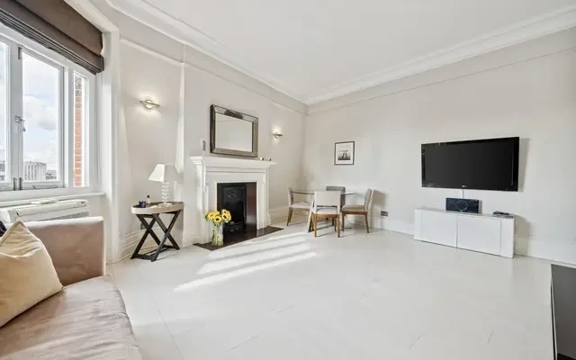 Earl's Court Square, Earls Court, London, SW5 9UJ 3