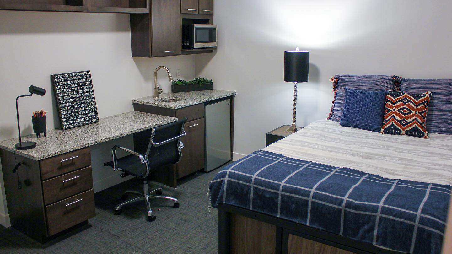 4 Bed 4 Bath Room Kitchenette/Balcony