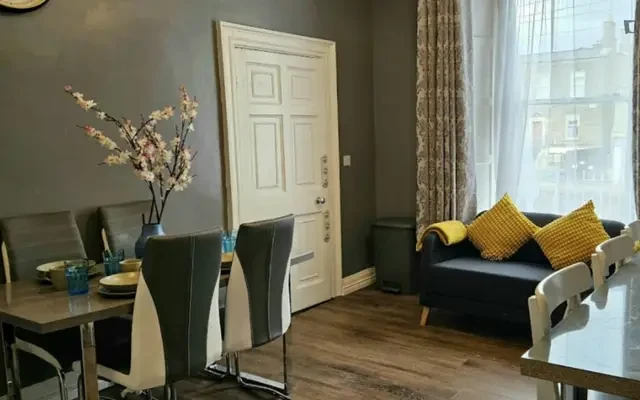 apartment near Royal Canal Terrace 2