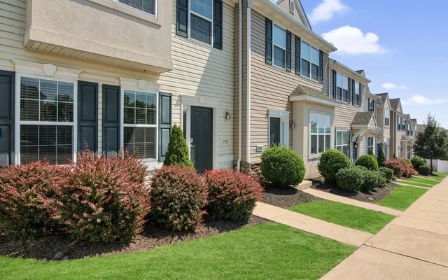 Emerald Pointe Townhomes 0