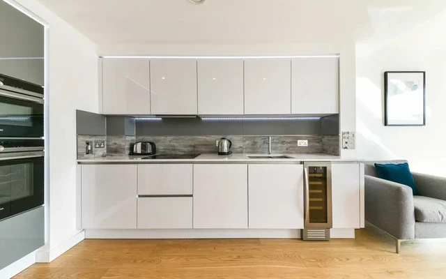 LH-Holland Park Avenue - London student accommodation