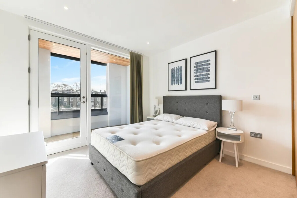 LH-Holland Park Avenue 2
