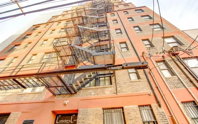 Canterbury Court Apartments - Chicago student accommodation