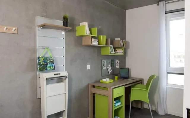 Near ENS, Gare SNCF 4