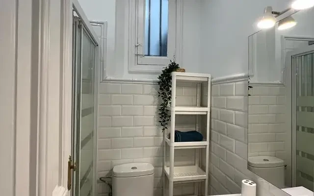 Cozy single bedroom in a property with balcony 2