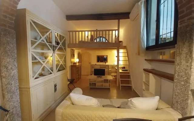 Ampio monolocale in Corso di porta vigentina a Milano 1